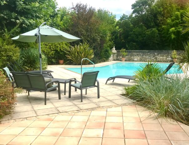 Shade and sunbeds provided